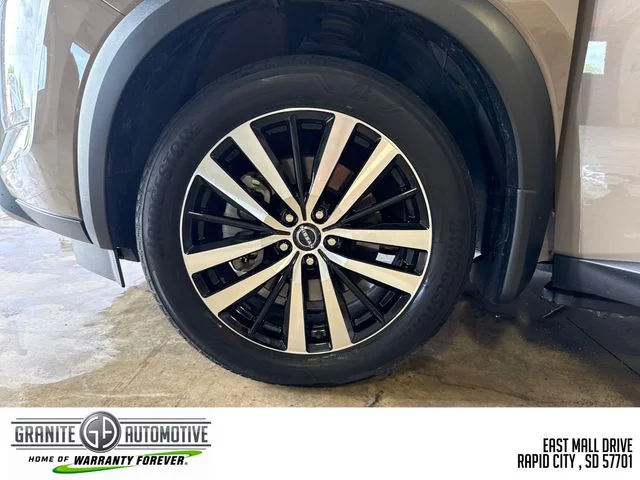 Used 2023 Beige Nissan Platinum image 28
