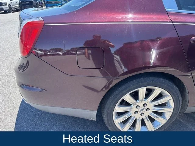 Used 2011 Red Lincoln Base image 14