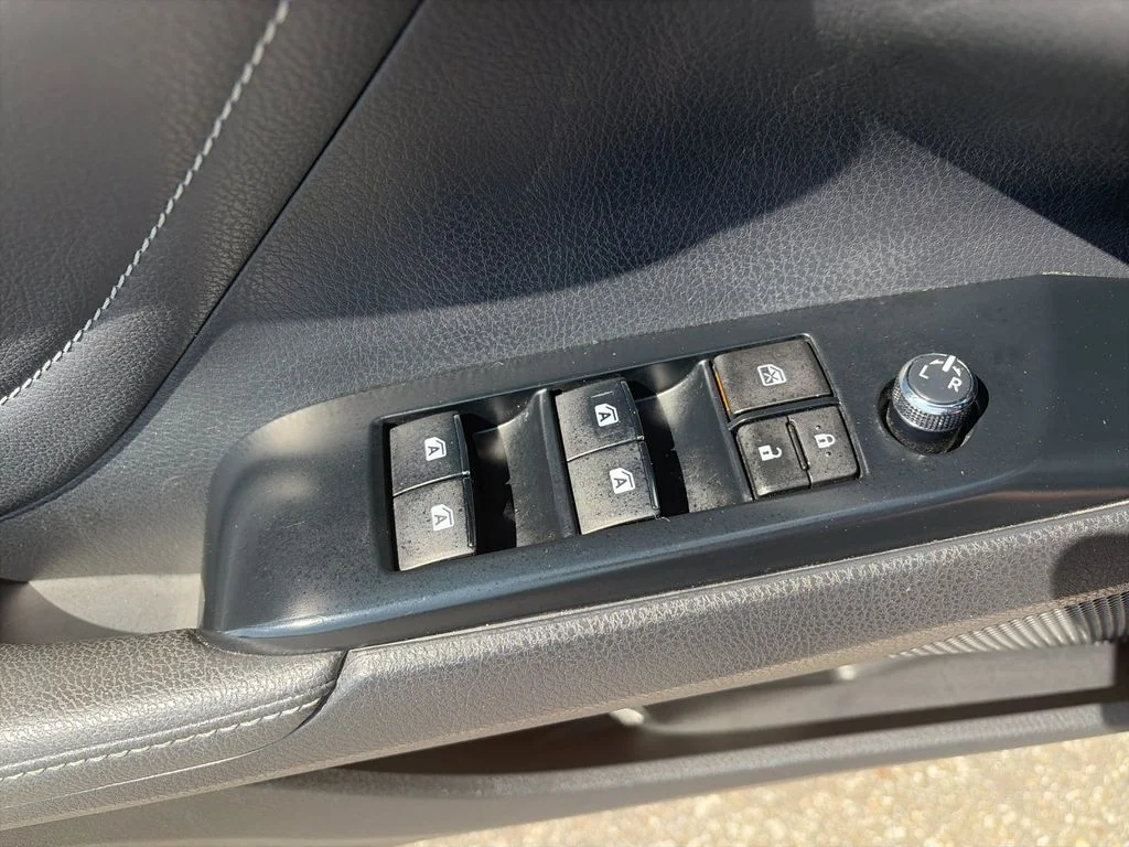 Used 2018 Black Toyota XSE V6 image 13