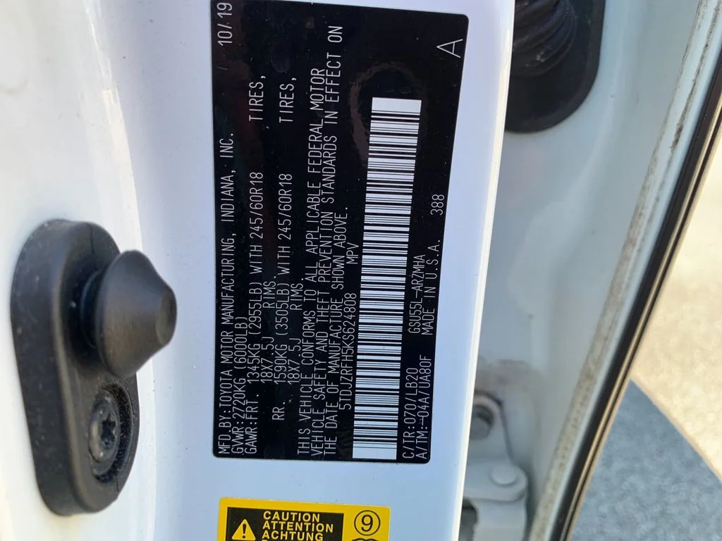 Used 2019 White Toyota XLE image 34