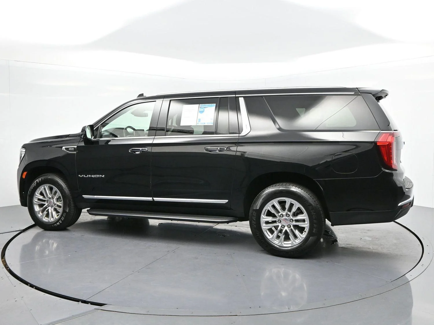 Used 2023 Onyx Black GMC SLT image 5