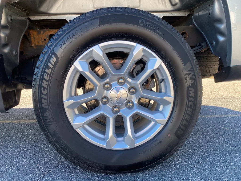Used 2024 Sterling Gray Metallic Chevrolet LT (2FL) image 30