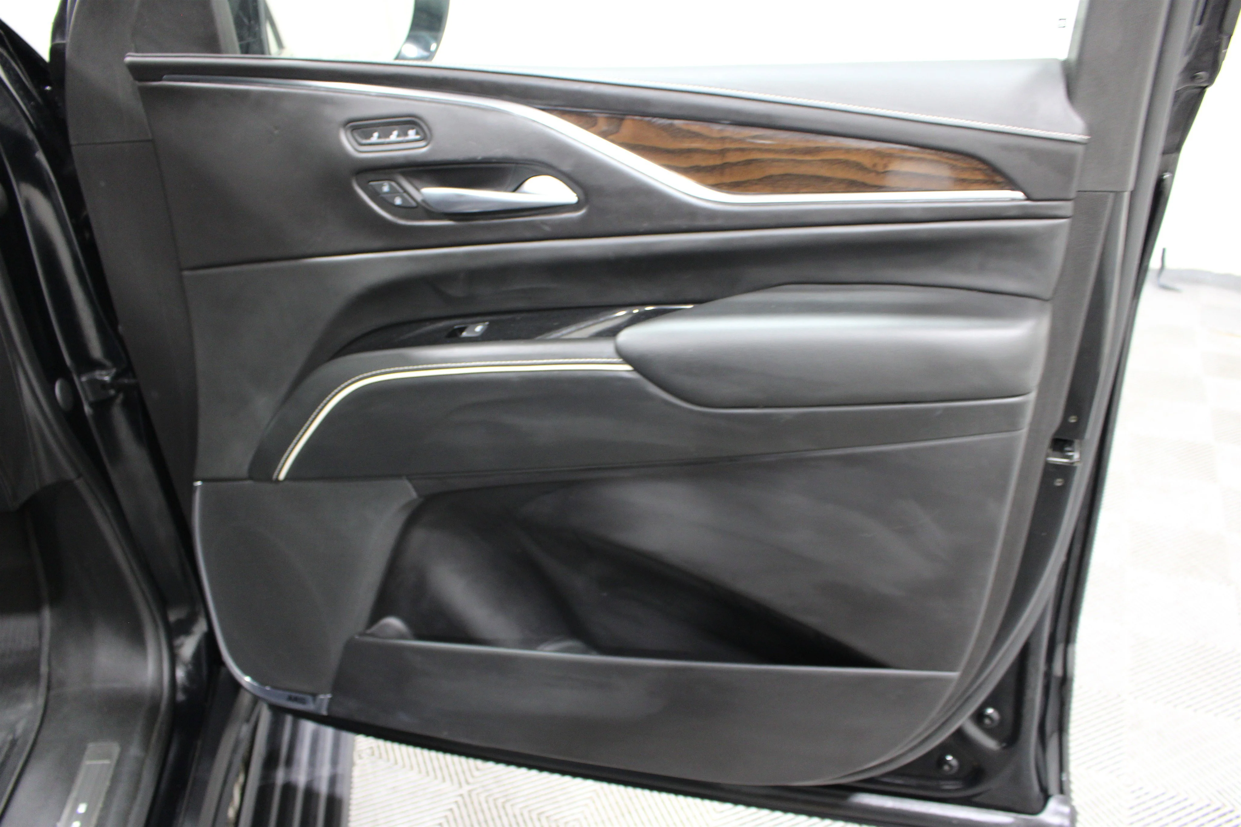 2023 Cadillac Escalade ESV Sport Platinum - Photo 32