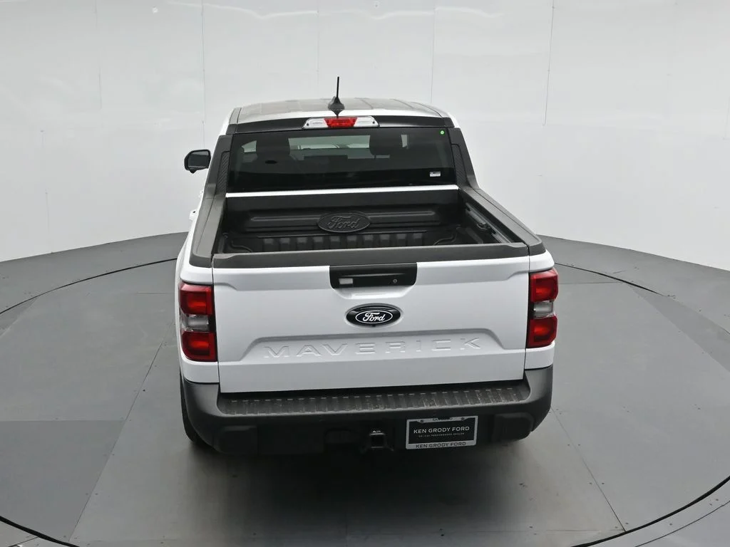 New 2026 Oxford White Ford Lariat image 41