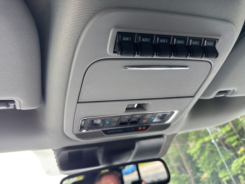 Used 2025 Avalanche Ford LARIAT image 38