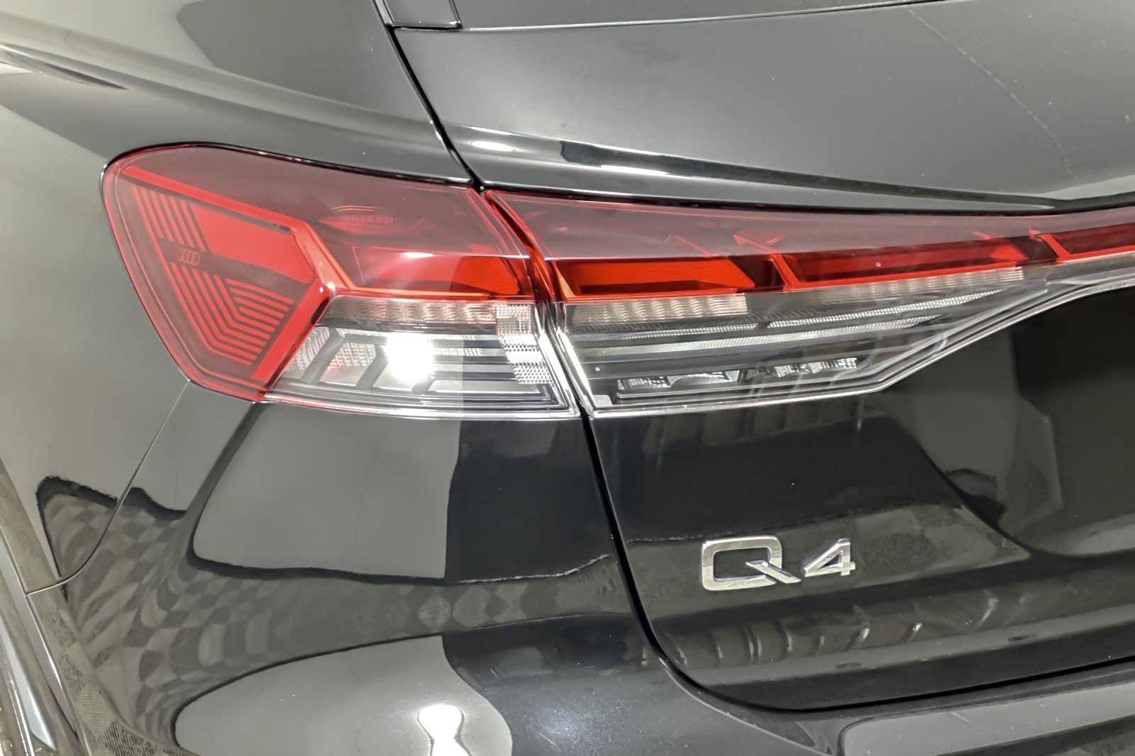 Used 2025 Mythos Black Metallic Audi Premium 45 RWD image 27