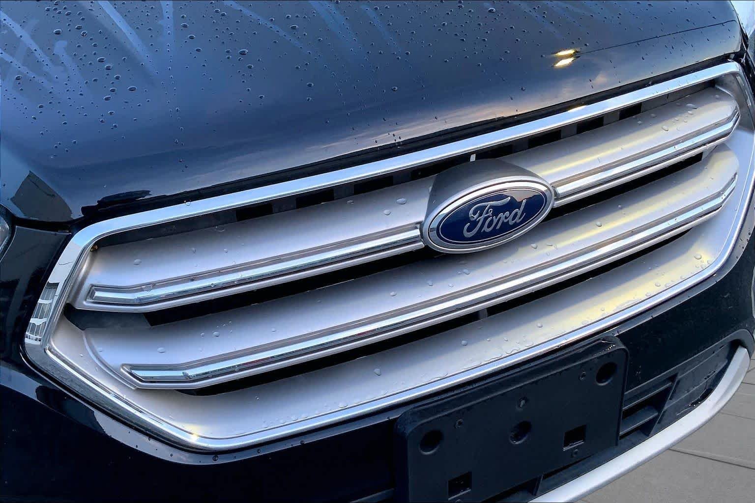 Used 2017 Shadow Black Ford SE image 28