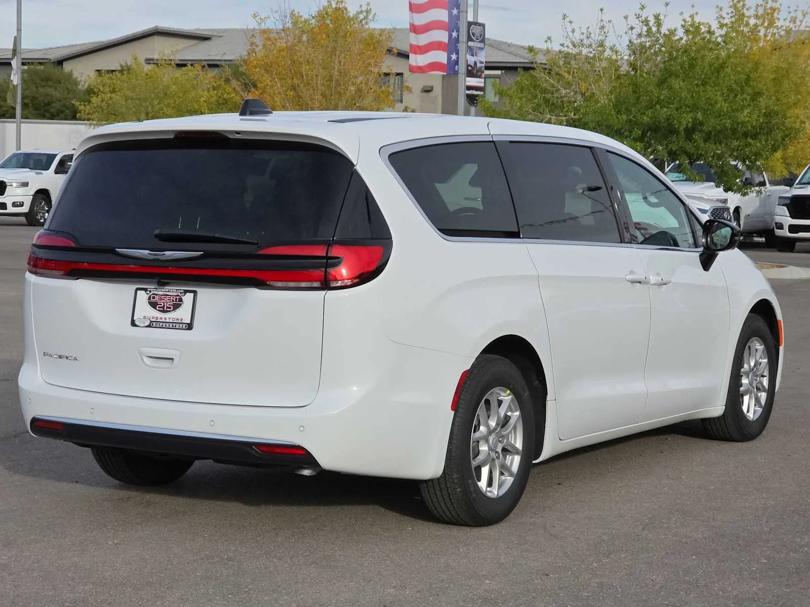 New 2026 Bright White Clear-Coat Exterior Paint Chrysler Select image 7