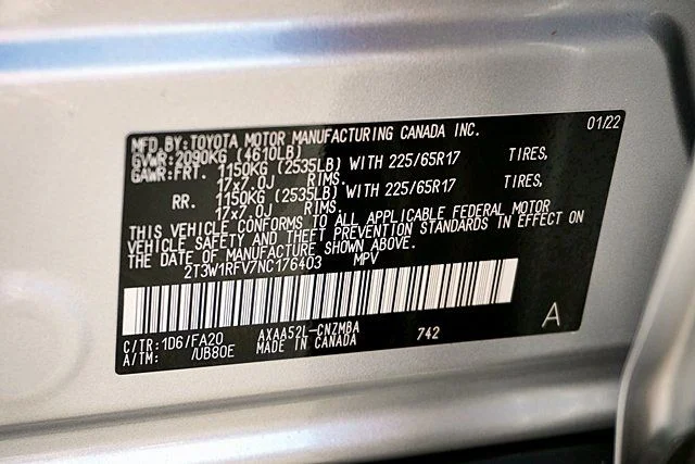 Used 2022 Silver Toyota XLE image 32
