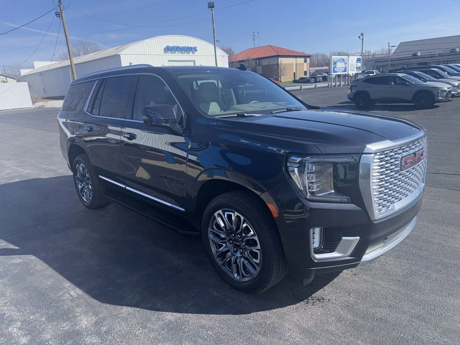 2024 GMC Yukon Denali - Photo 9