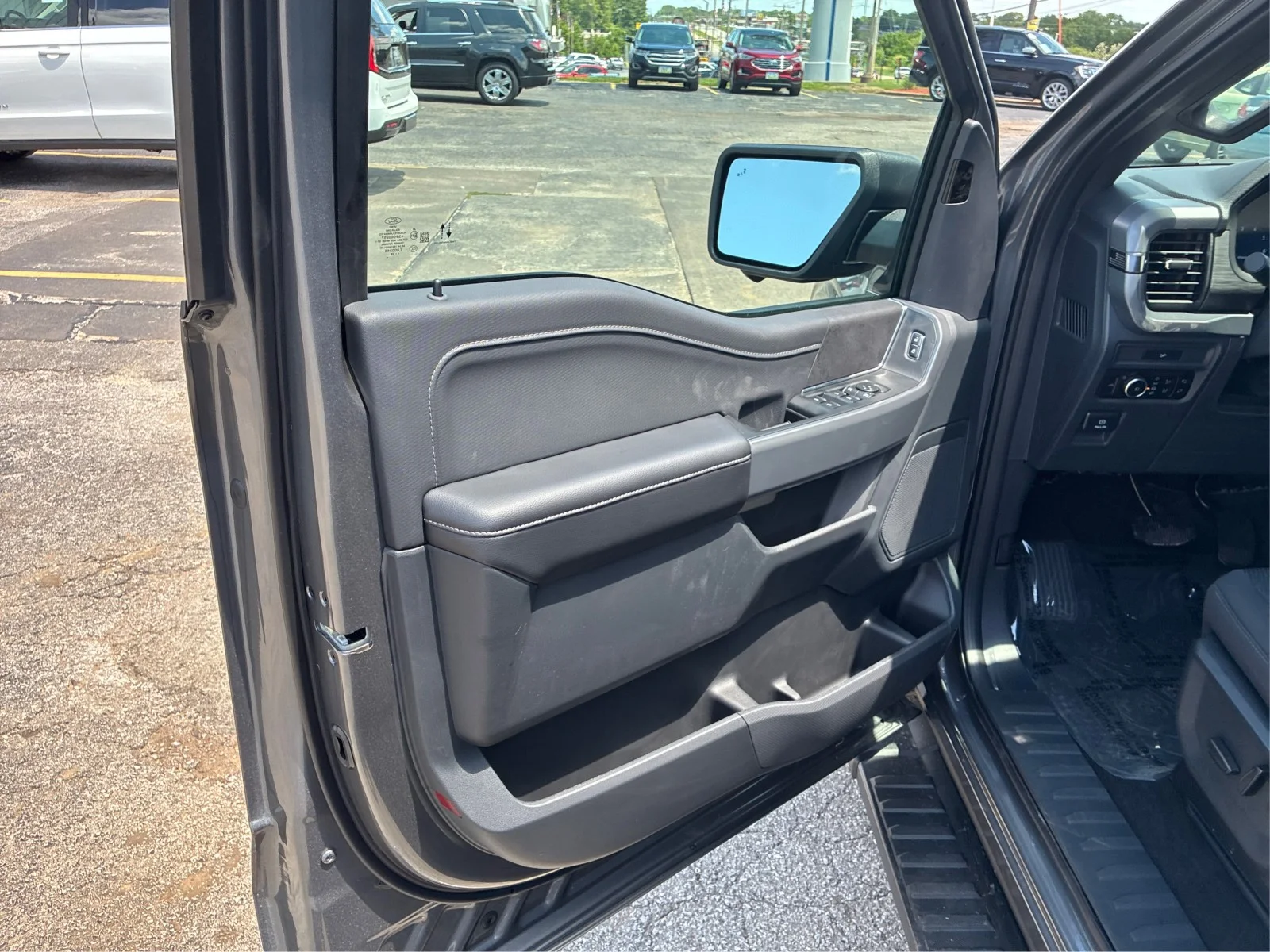 New 2026 Carbonized Gray Metallic Ford XLT image 18