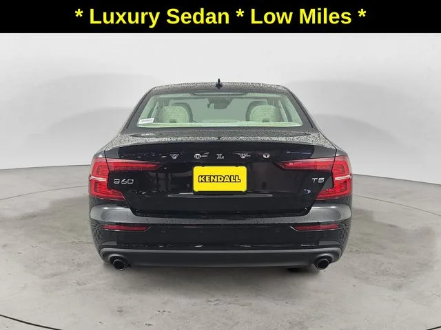 Used 2019 Black / Stone Volvo T5 Momentum image 6