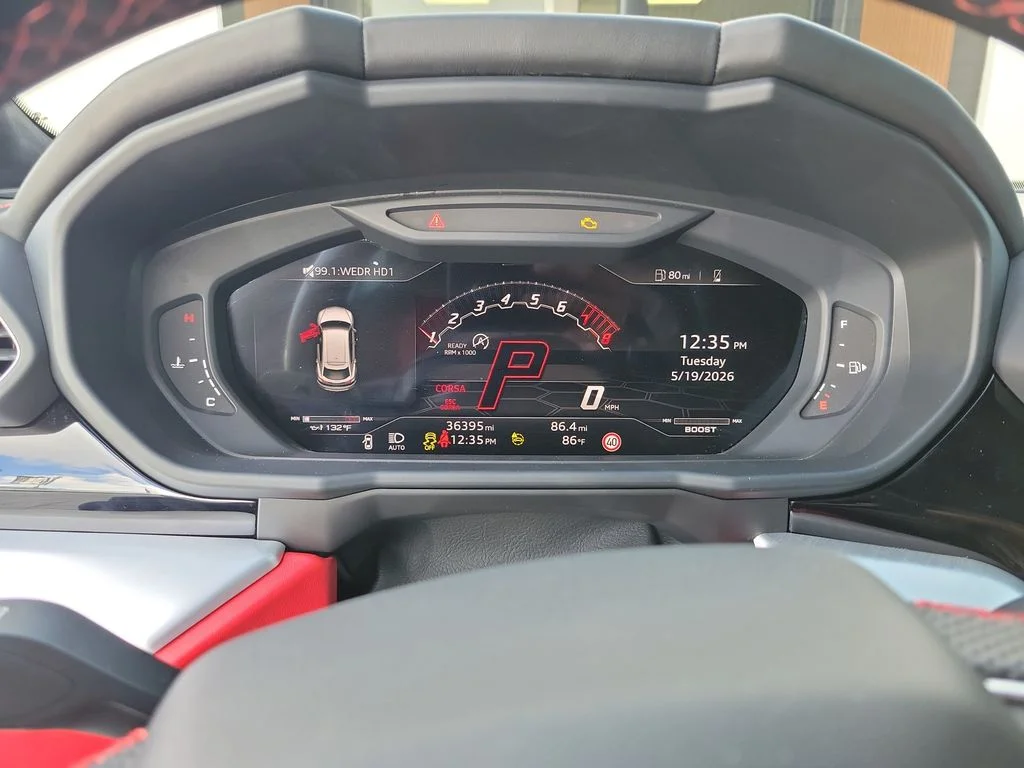 Used 2022 White Lamborghini Base image 23