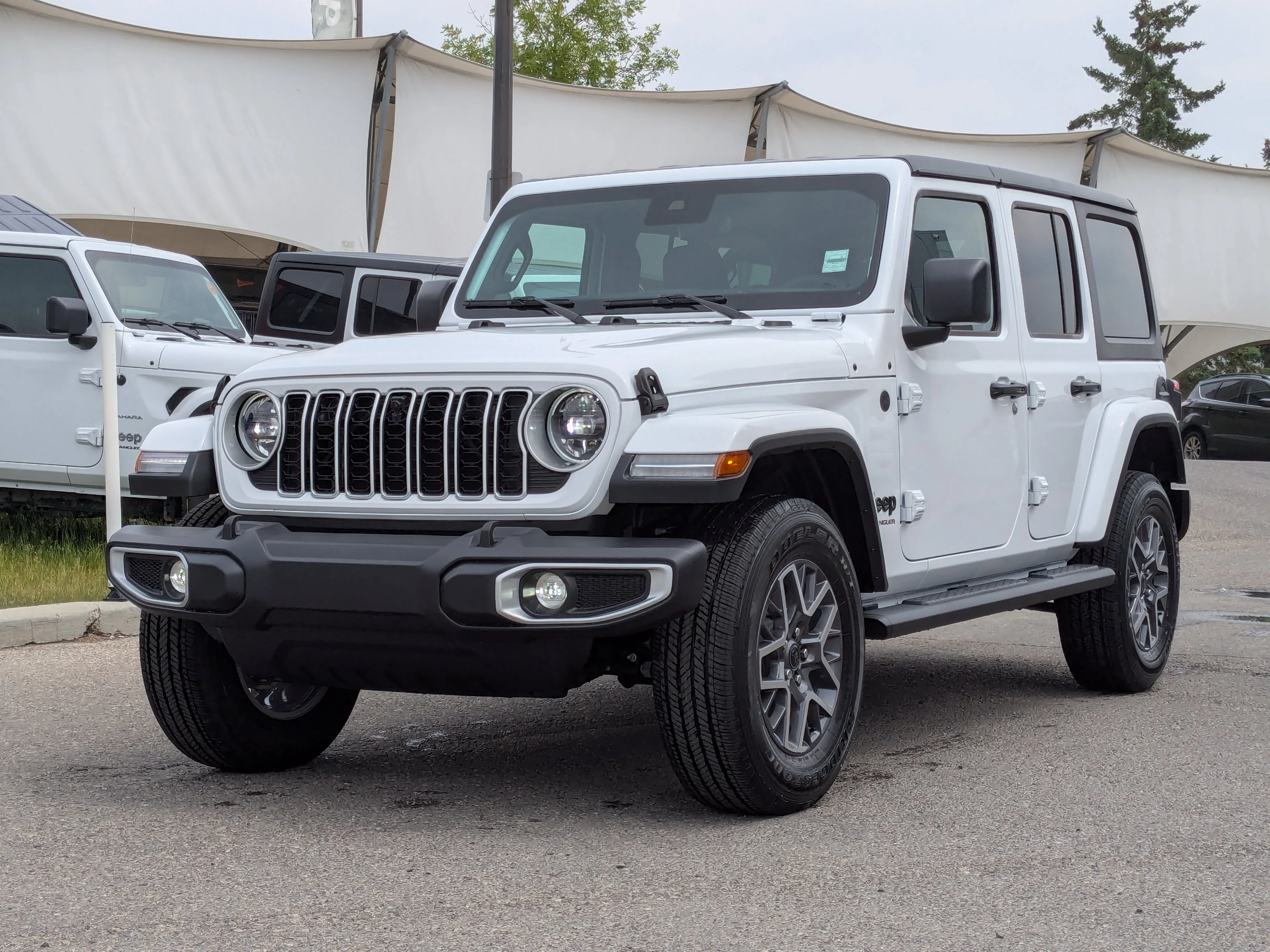 New 2025 White Jeep Sahara - - McKinley Leather Seats - Technology Grp - Safety Grp - Alpine Prem Audio & Tons More! image 3