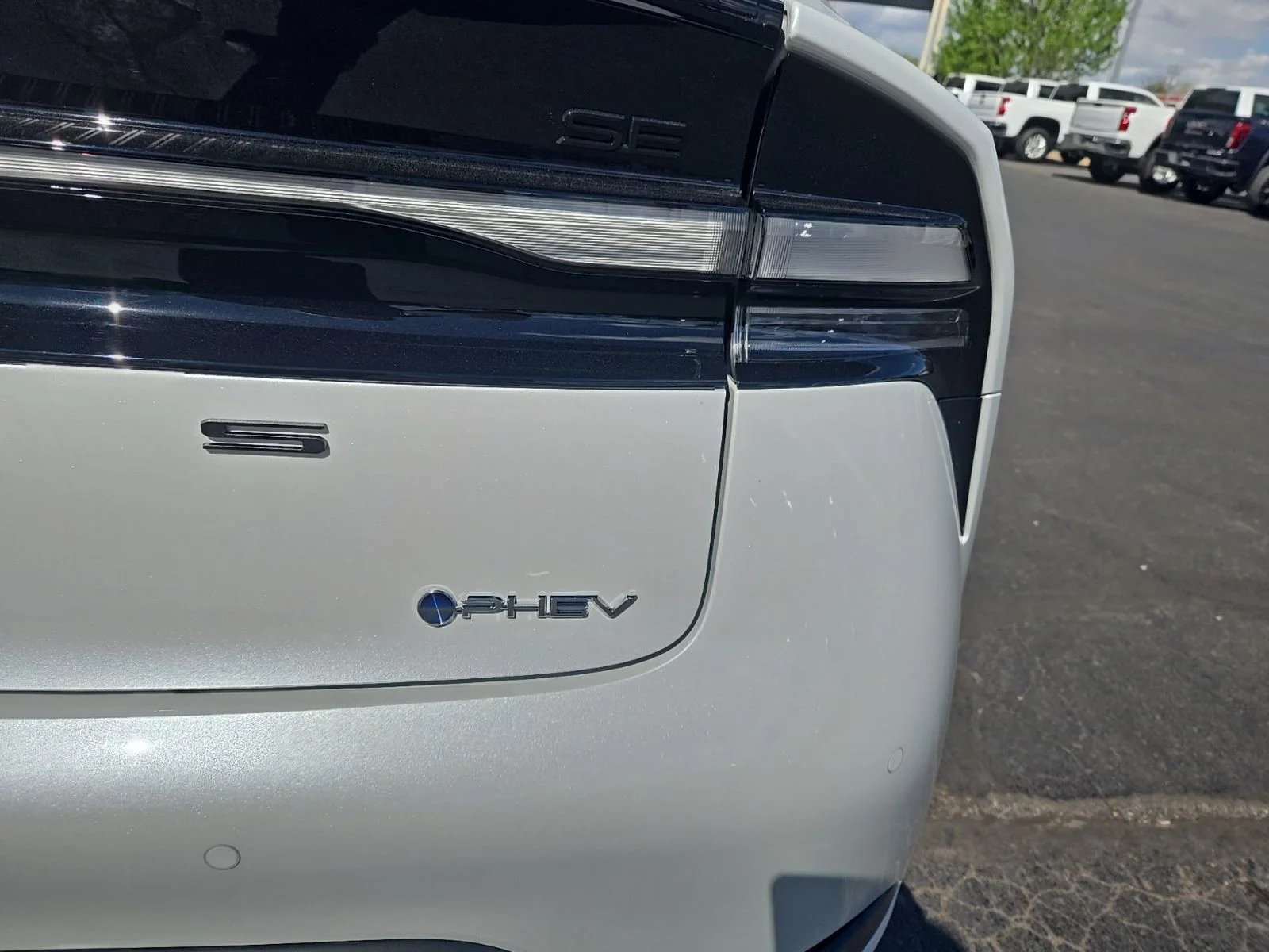 New 2025 Wind Chill Pearl Toyota SE image 5