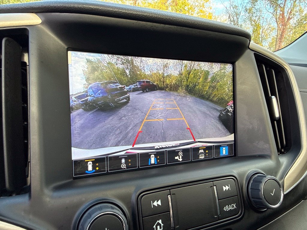 Used 2024 White GMC Denali image 32