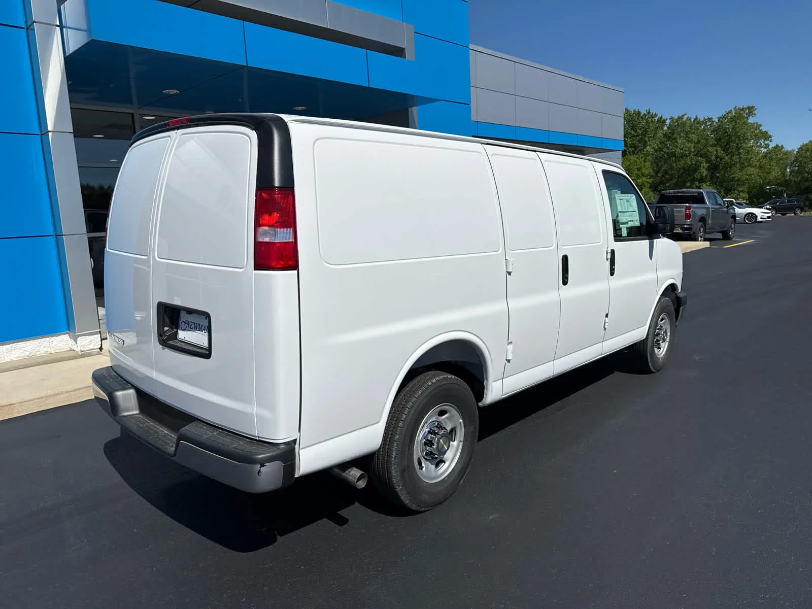 New 2026 Summit White Chevrolet WT image 12
