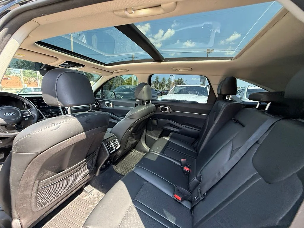 Used 2021 Black Kia S image 24