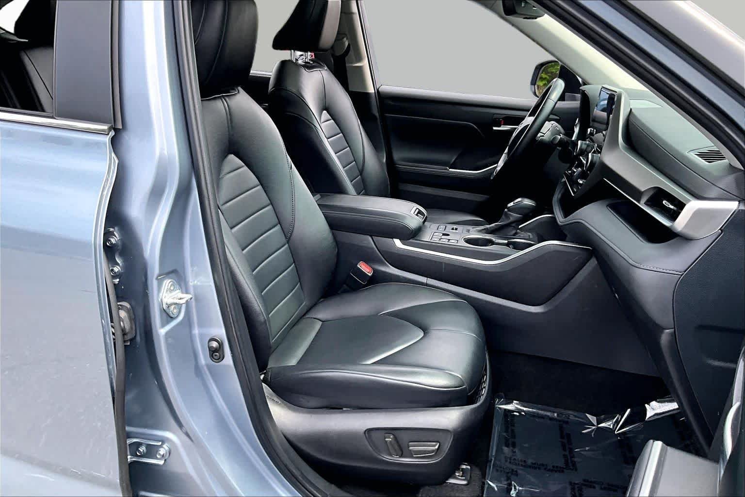 Used 2024 Moon Dust Toyota XLE image 9