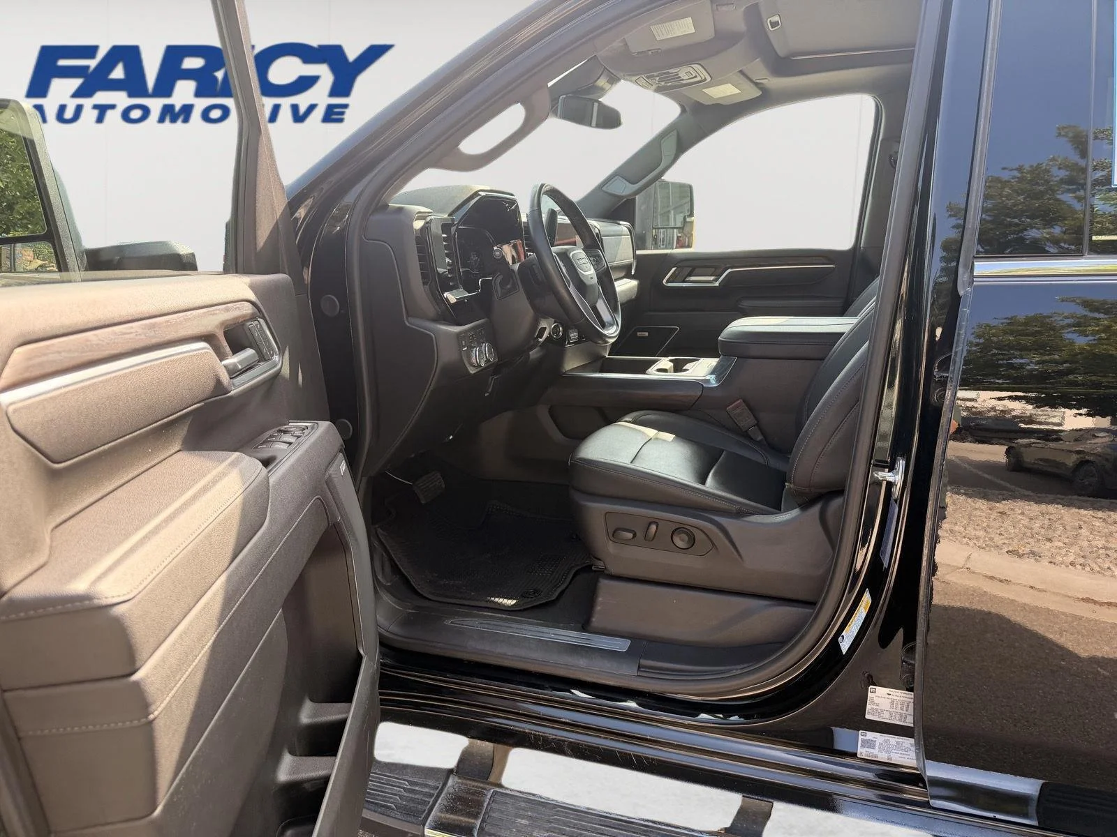 Used 2025 Onyx Black GMC SLT image 14