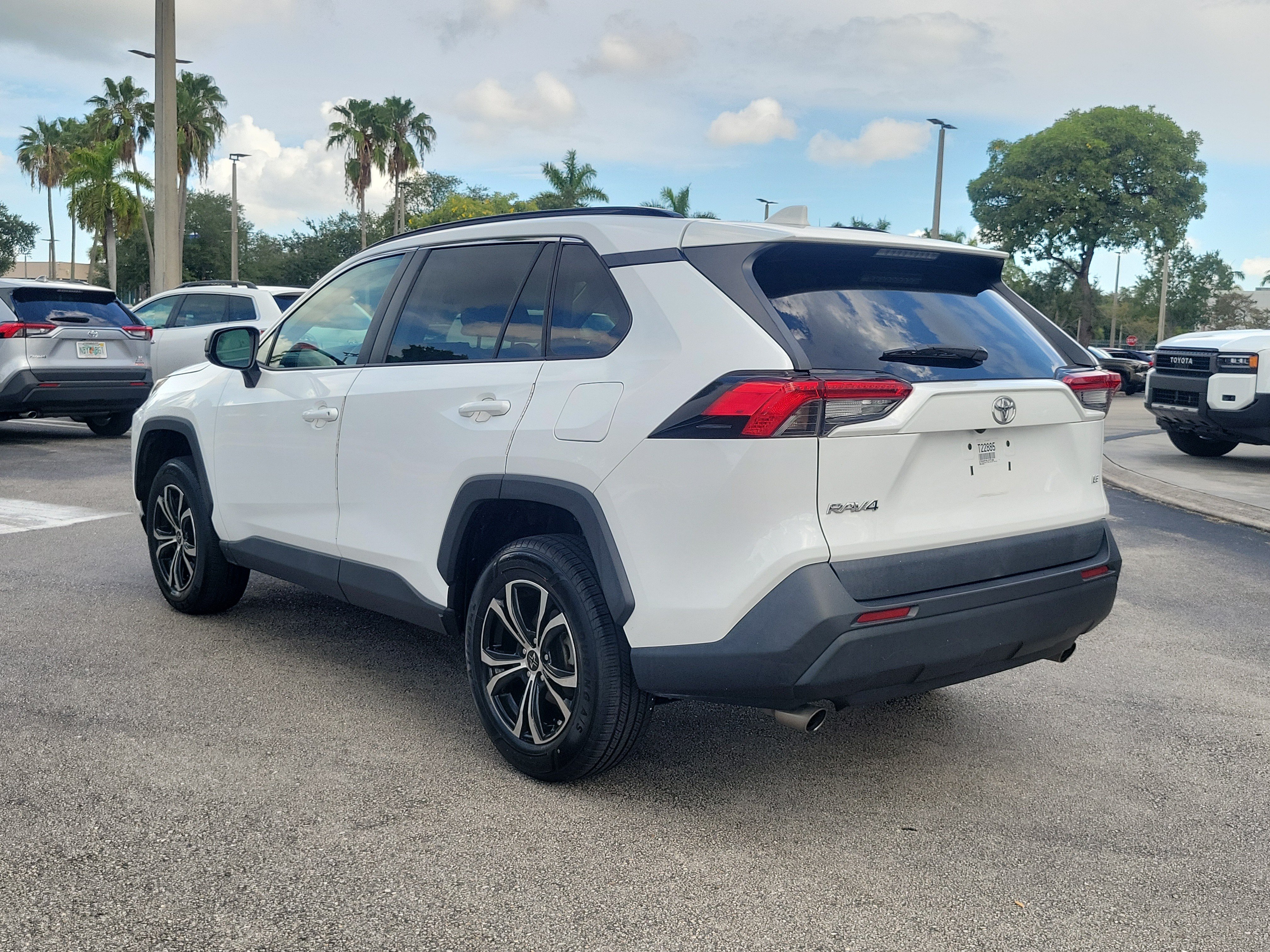Used 2020 Super White Toyota LE image 7
