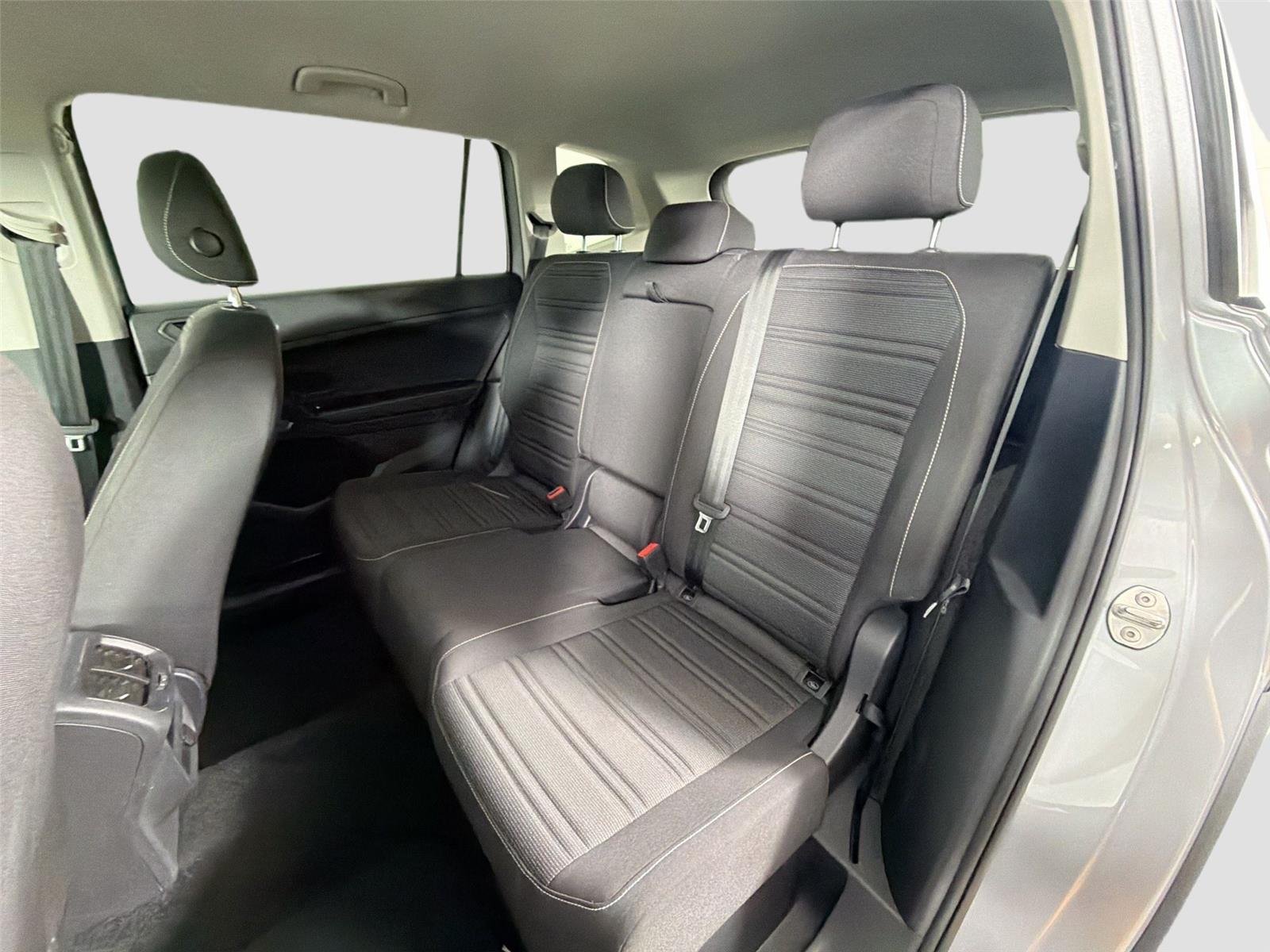 Used 2022  Volkswagen S image 22