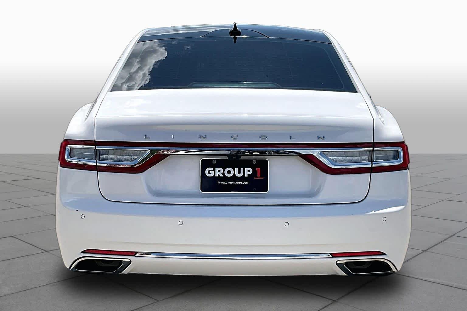 Used 2018 White Platinum Tri-Coat Lincoln Reserve image 5