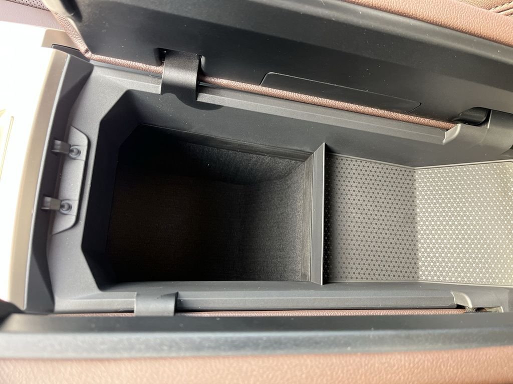 2026 BMW iX 45 - Photo 21