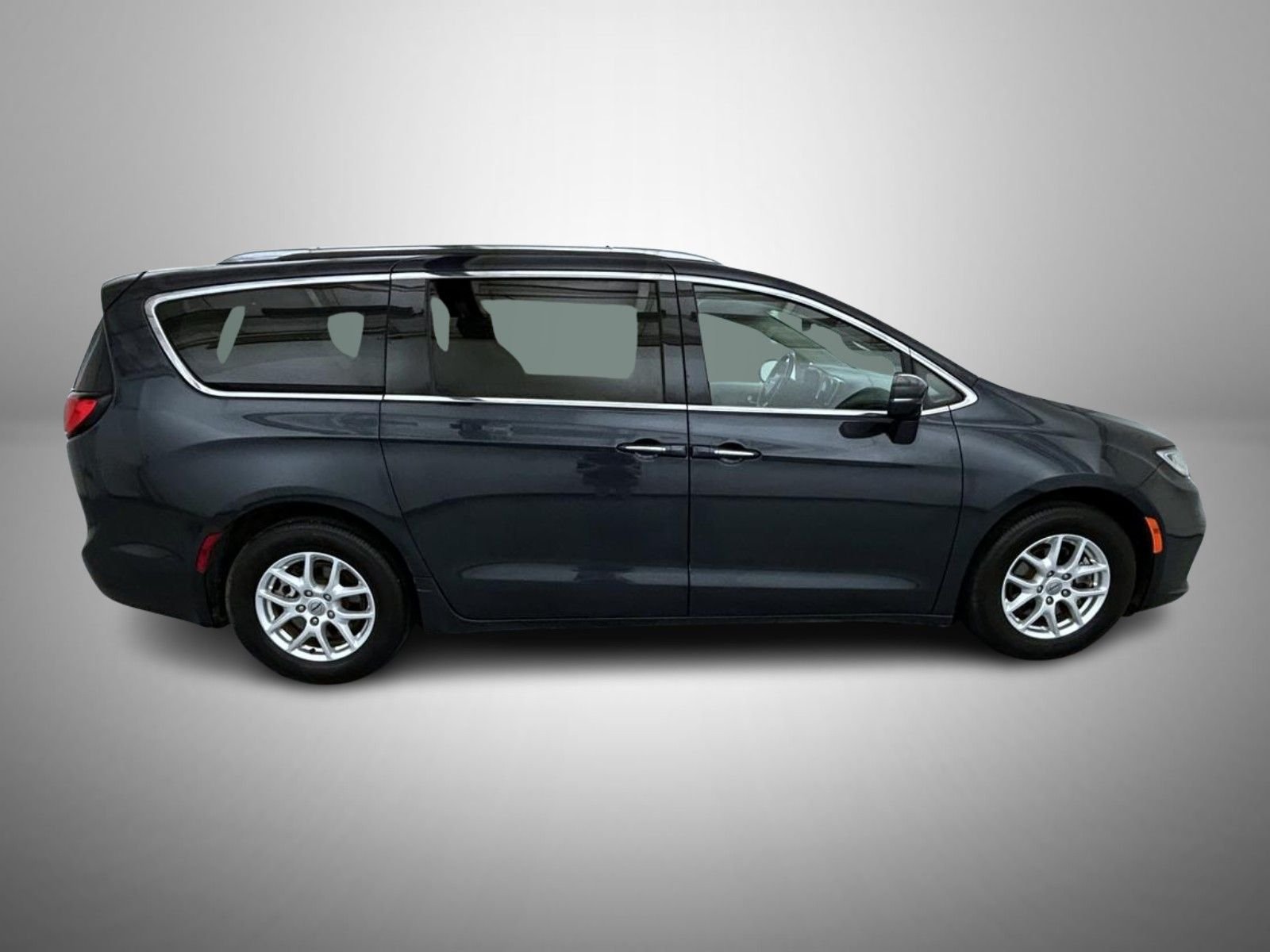 Used 2021 Gray Chrysler Touring L image 4