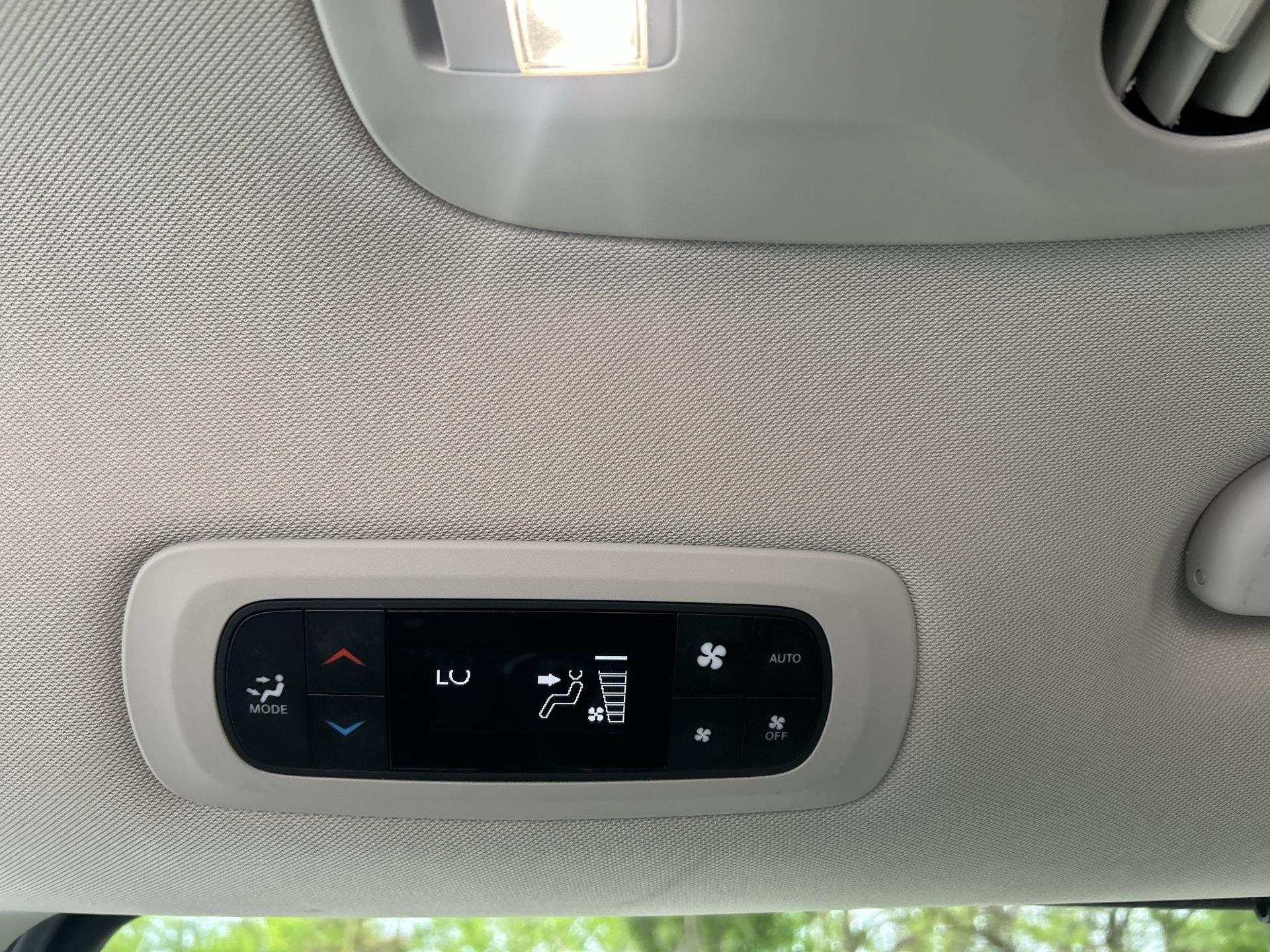 Used 2023 Silver Mist Clearcoat Chrysler Touring L image 21