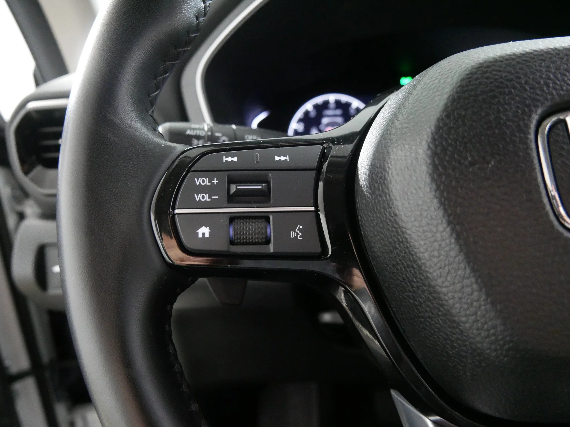 Used 2023 Platinum White Pearl Honda EX-L 8 Passenger image 27