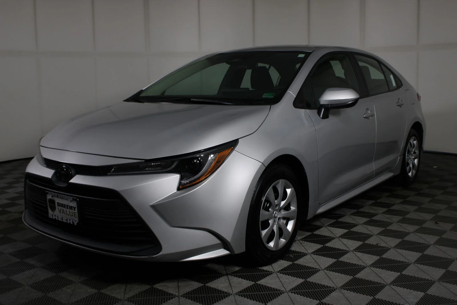 Used 2023 Silver Toyota LE image 5