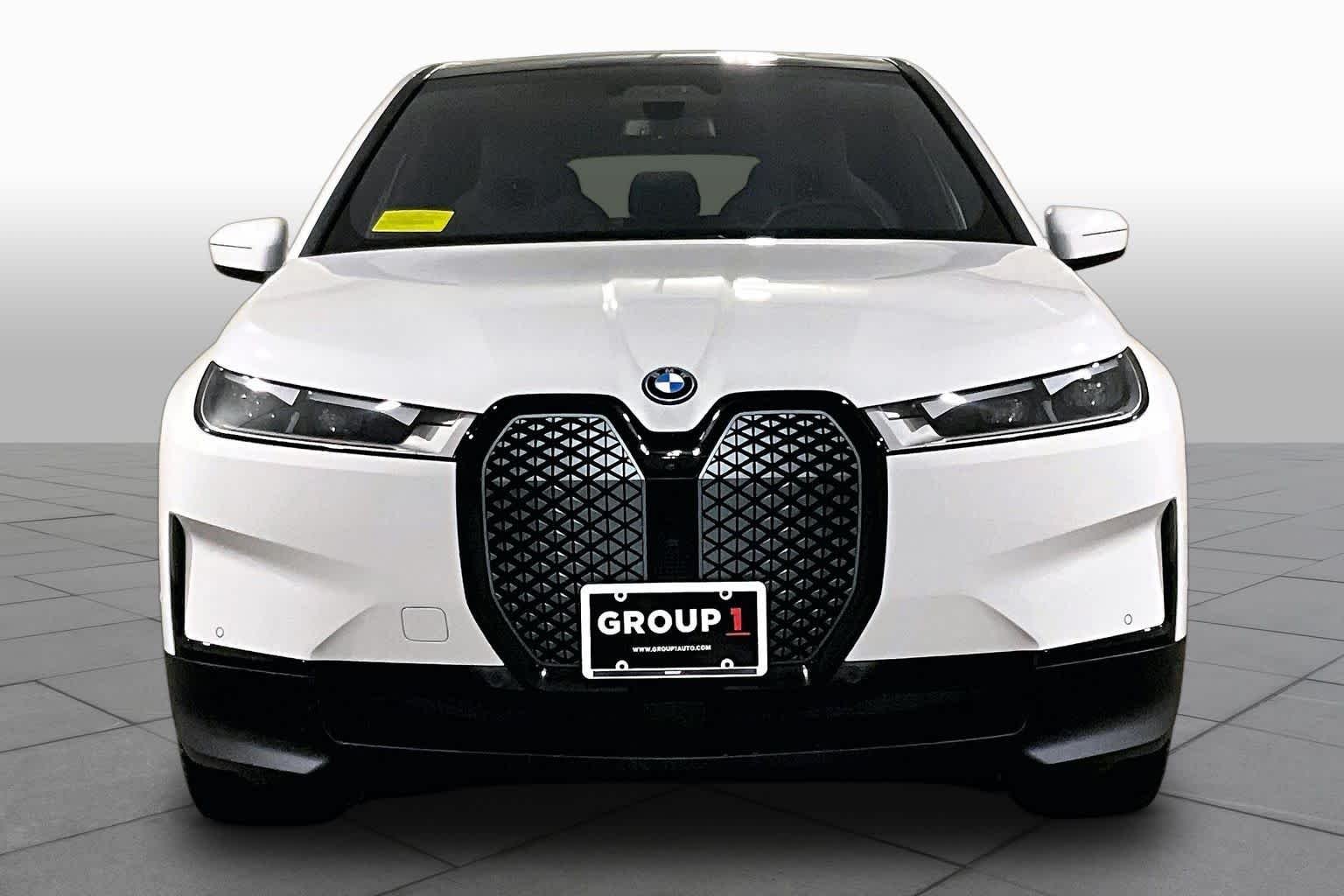 Used 2024 Alpine White BMW xDrive50 image 3