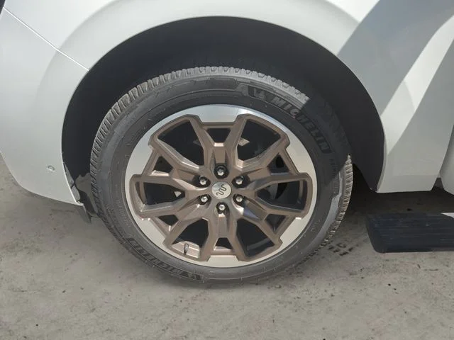 Used 2025  Ford King Ranch image 14