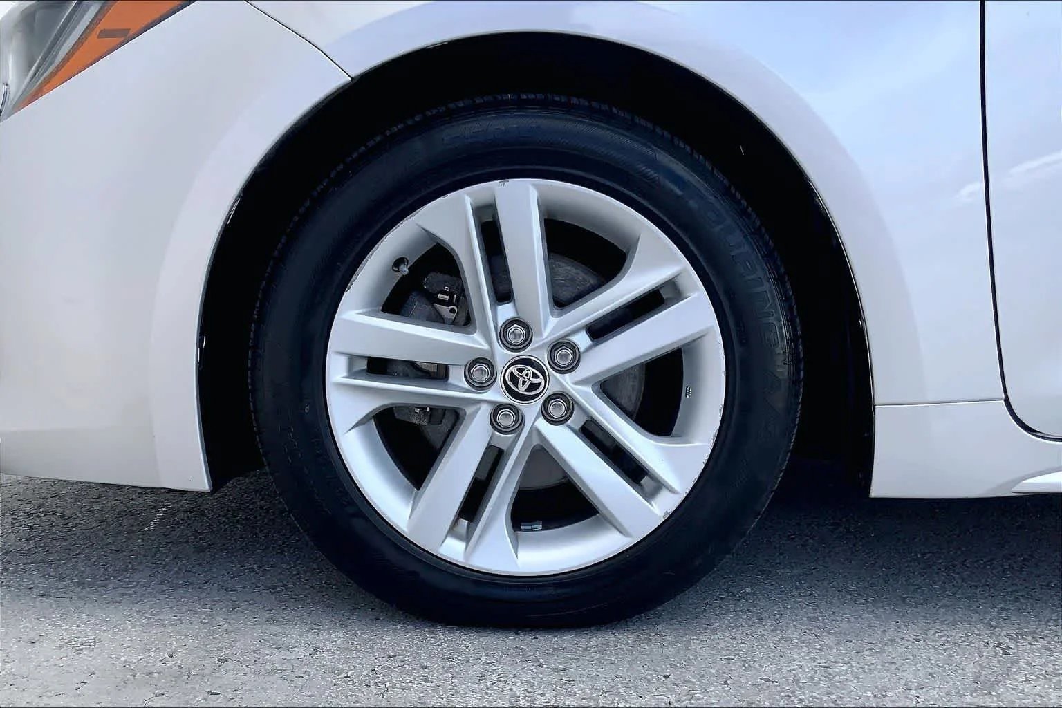 Used 2019 Sil/silver Toyota SE image 8