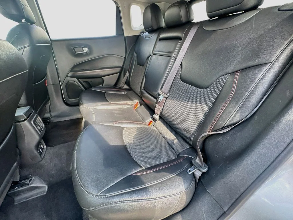 Used 2019 Silver Jeep Trailhawk image 27