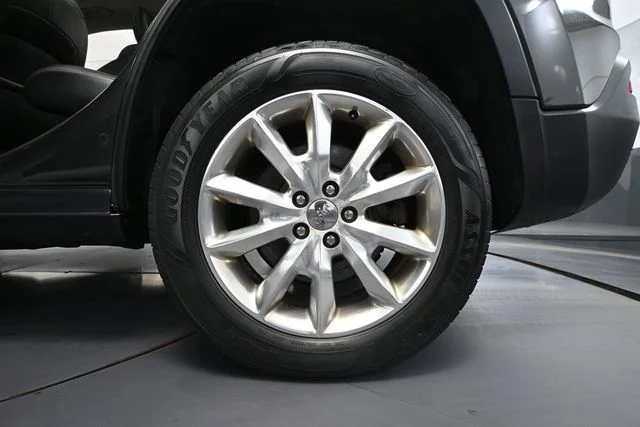 Used 2015 Gray Jeep Limited image 15