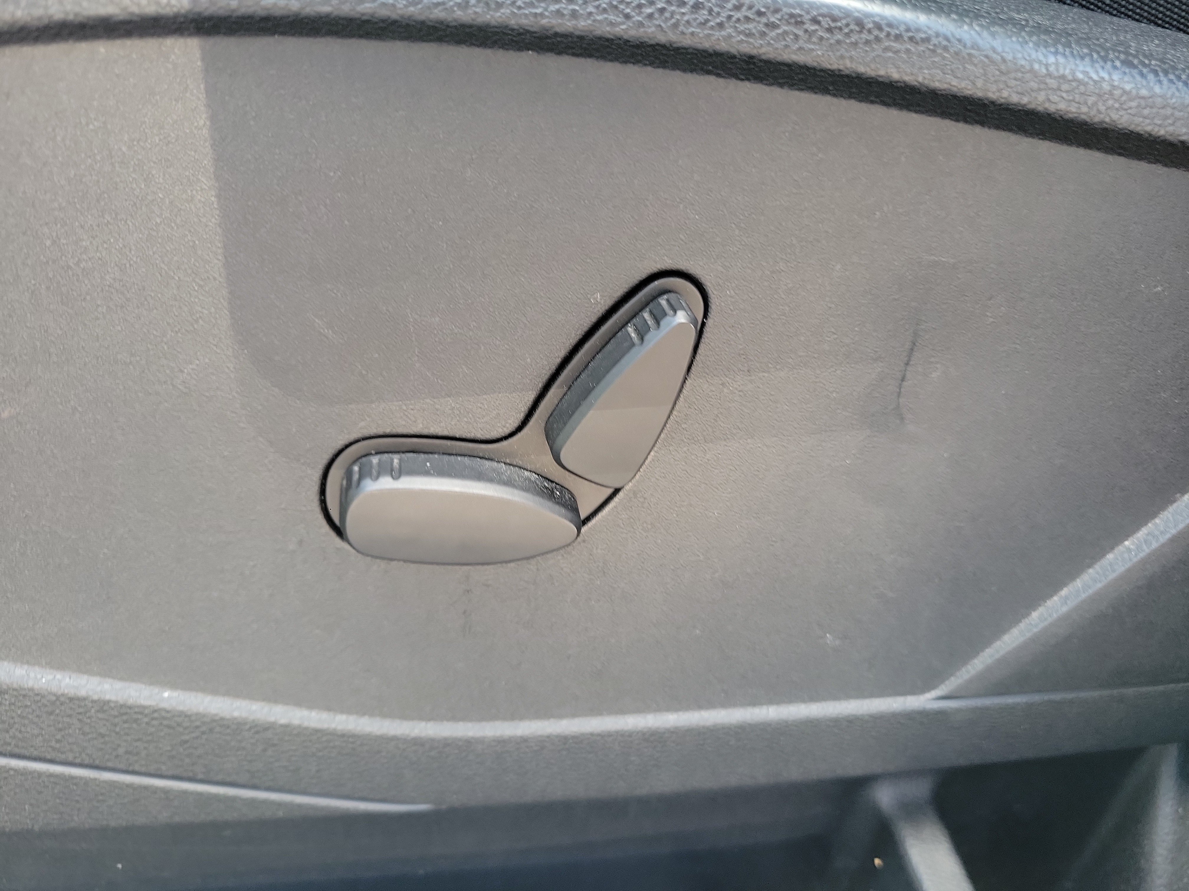 Used 2022  Ford XLT image 16