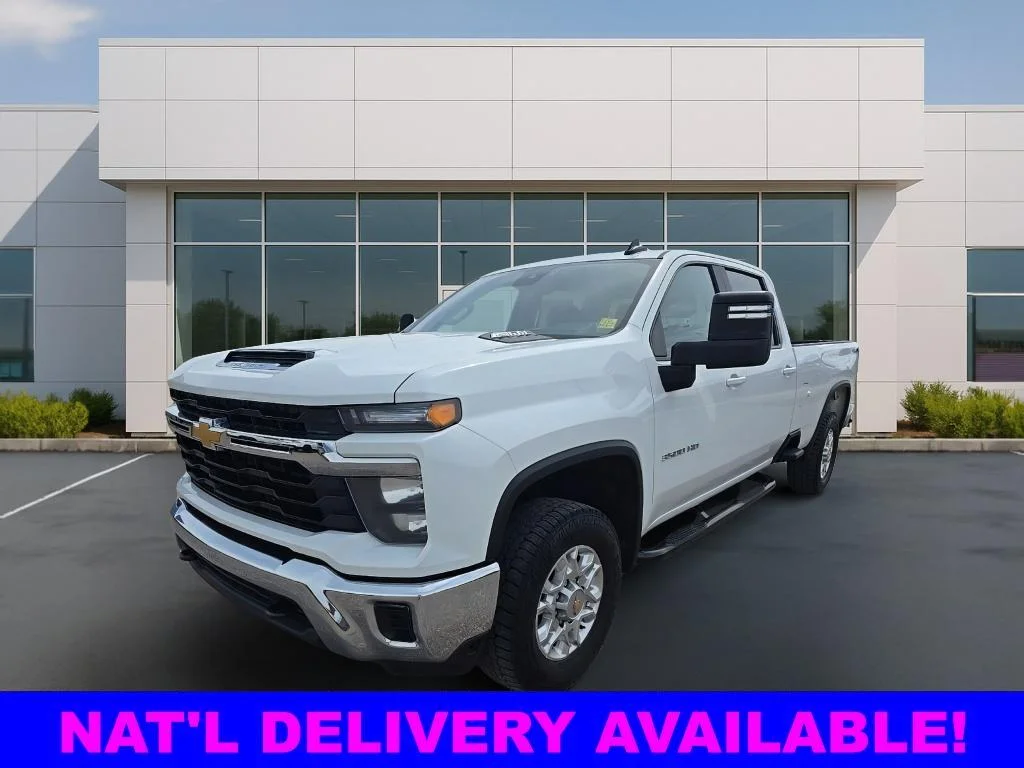 Used 2024 Summit White Chevrolet LT image 3