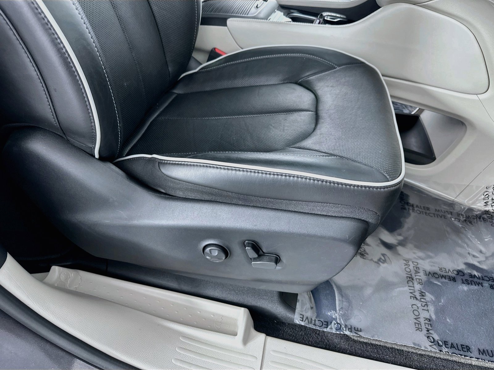 2021 Chrysler Pacifica Hybrid Limited - Photo 32