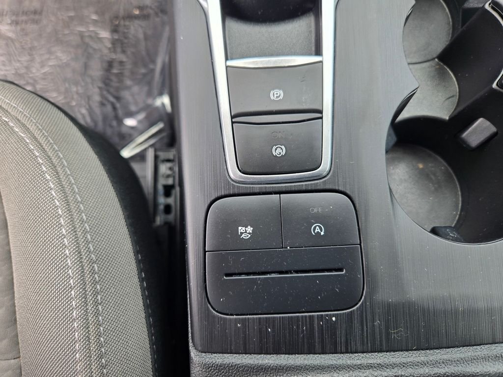 Used 2022 White Ford SE image 14