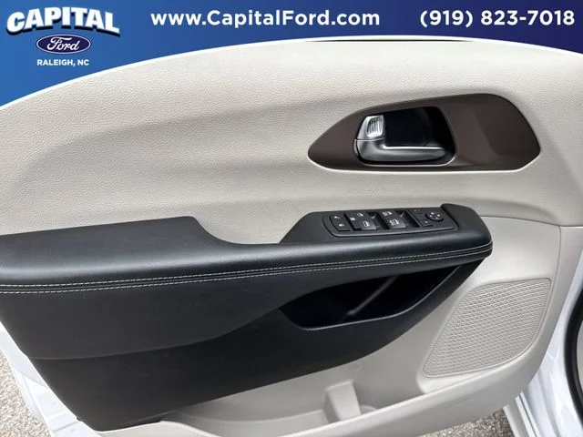 Used 2023 White Chrysler LX image 20
