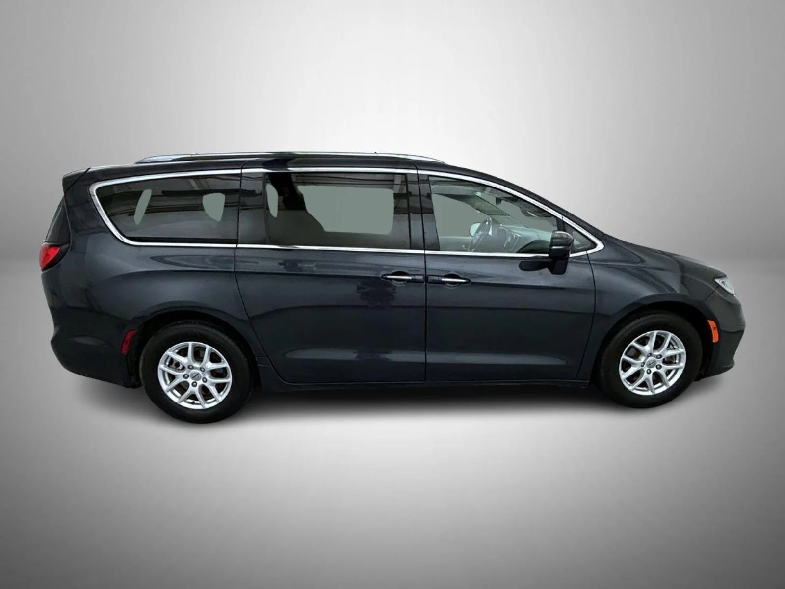 Used 2021 Gray Chrysler Touring L image 4
