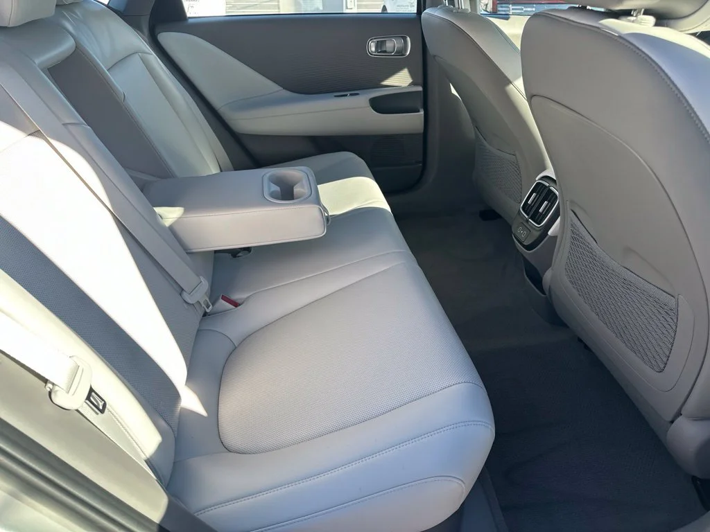 Used 2023 Gold Hyundai SEL image 9