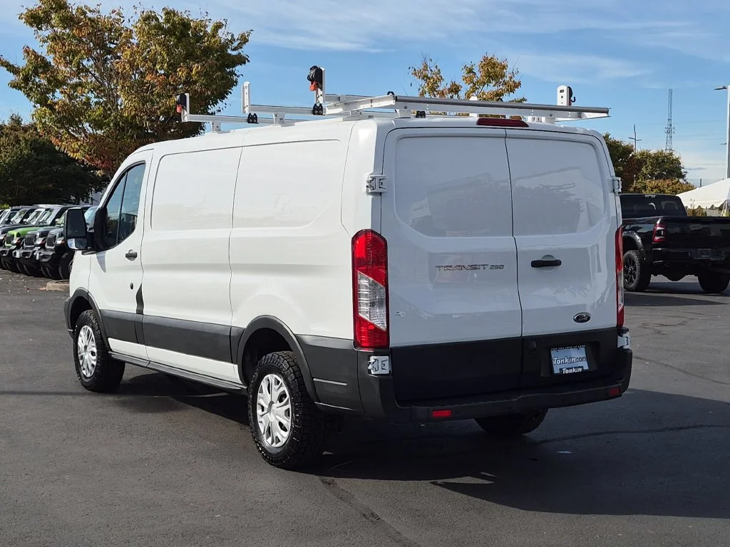 Used 2016 Oxford White Ford Base image 4