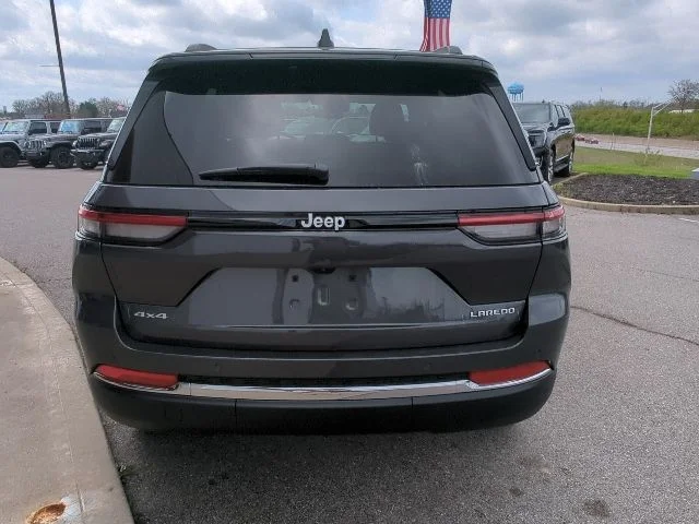 New 2026 Baltic Gray Metallic Clear-Coat Exterior Paint Jeep Laredo X image 27