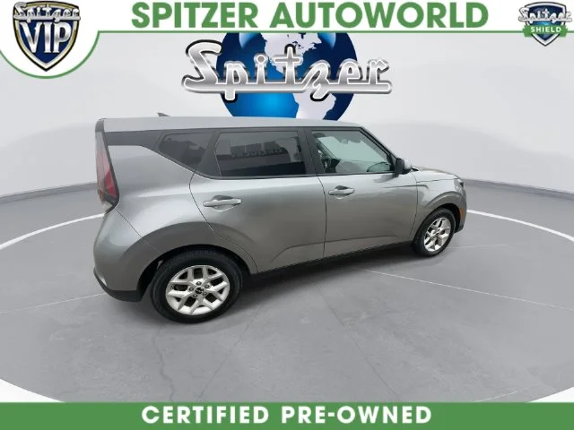 Certified Used 2024 Gray Kia LX image 16