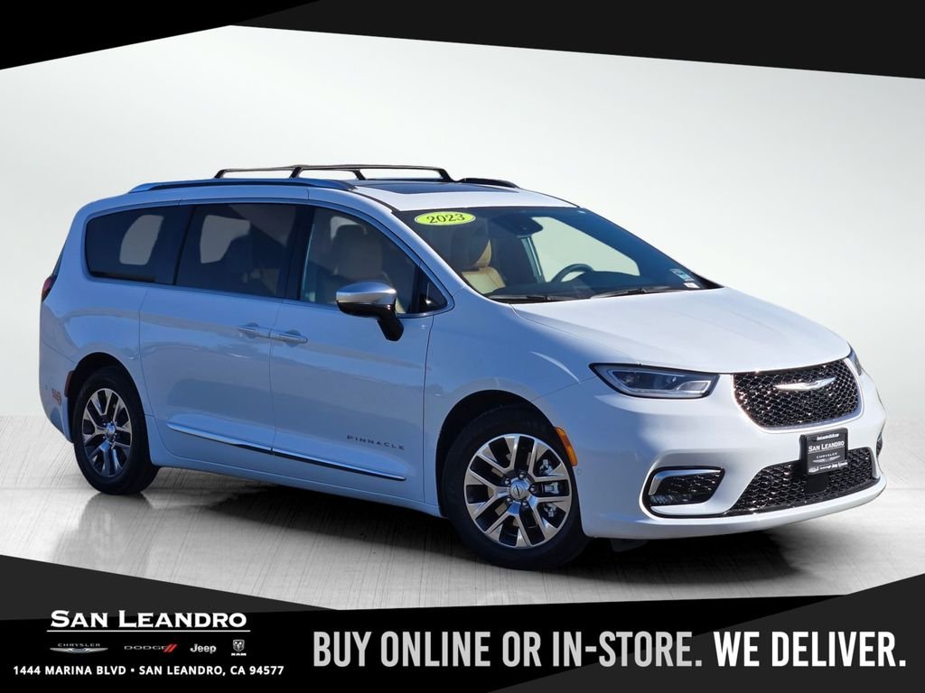 2023 Chrysler Pacifica Hybrid Pinnacle Hybrid's photo