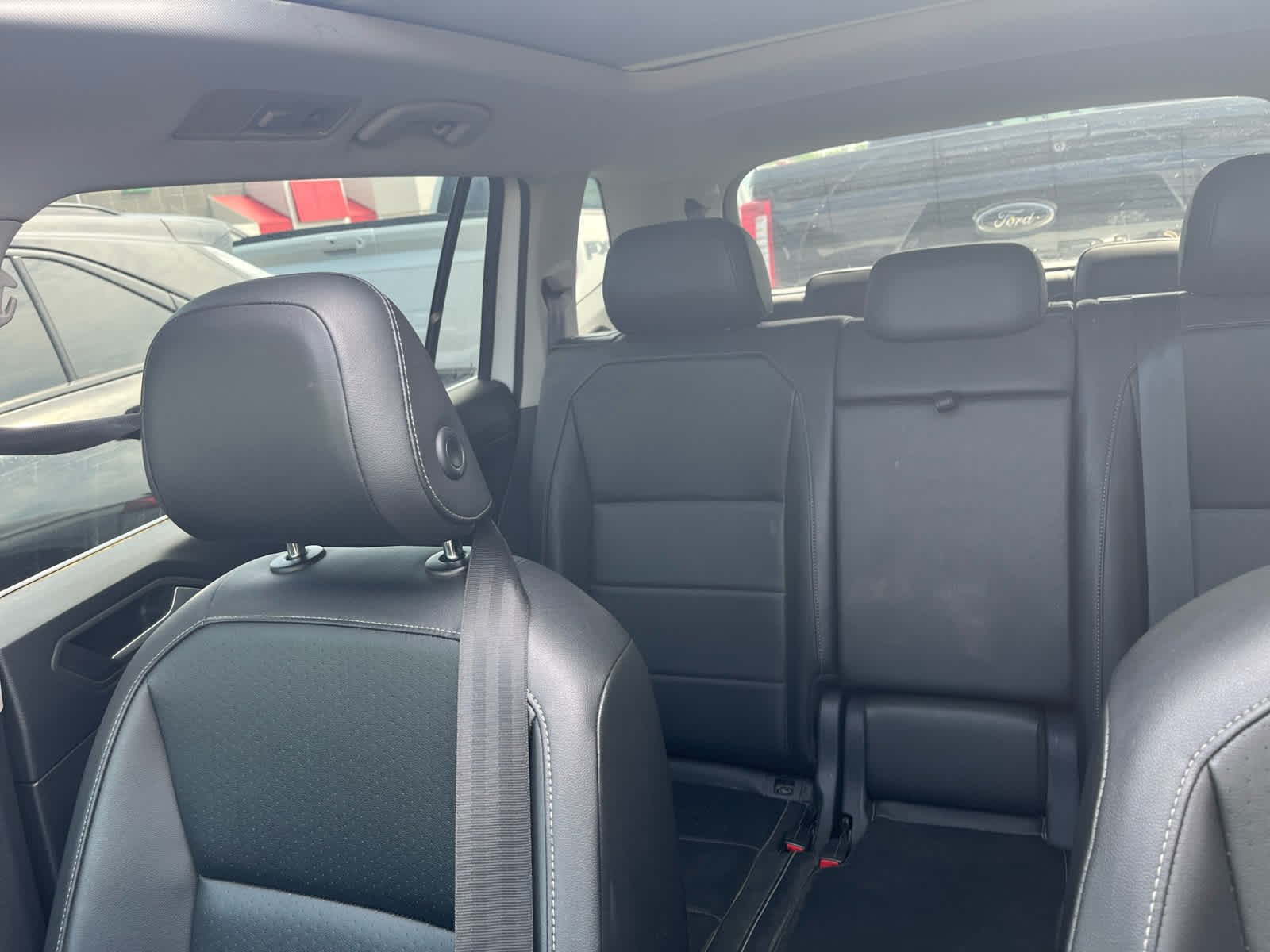 Used 2019 Pure White Volkswagen SE image 4