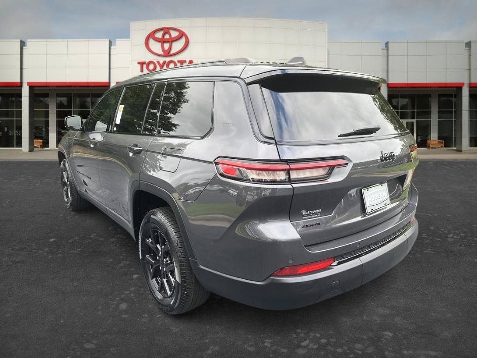 Used 2024 Baltic Gray Metallic Clearcoat Jeep Altitude image 7